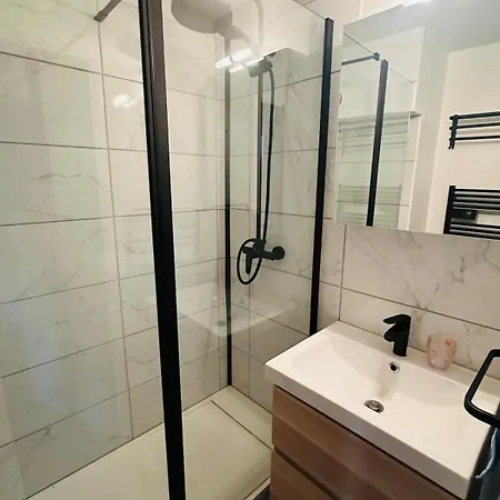 Cozy For 9 People, Ski-in Out, 2alpes *